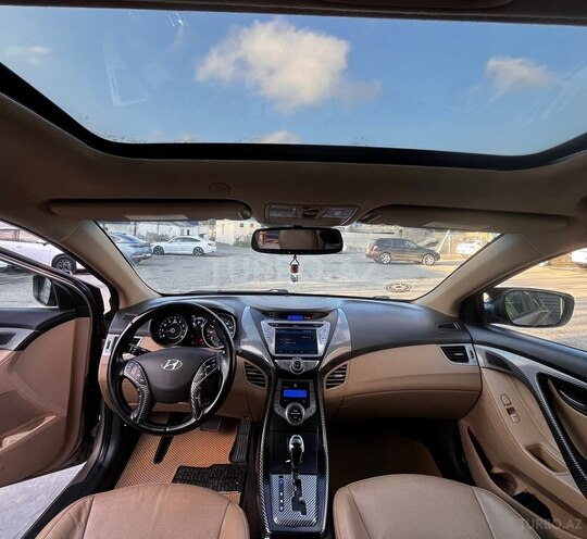Hyundai Elantra-7