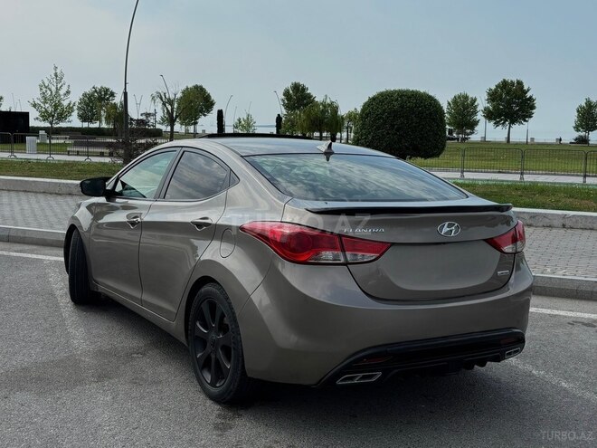 Hyundai Elantra-5