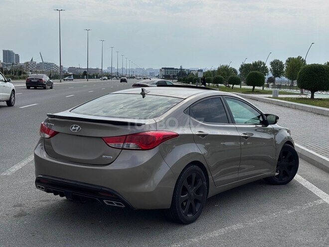 Hyundai Elantra-6