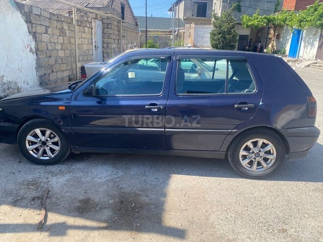 Volkswagen Golf-2