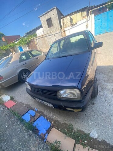 Volkswagen Golf-1