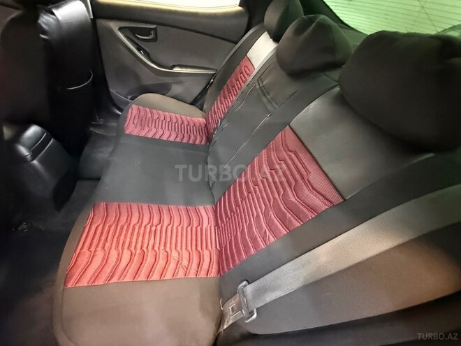 Hyundai Elantra-8
