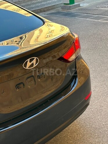 Hyundai Elantra-11