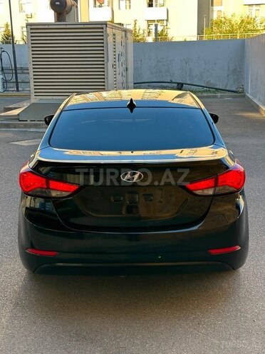 Hyundai Elantra-12