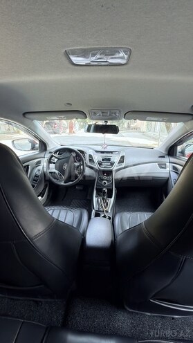 Hyundai Elantra-7
