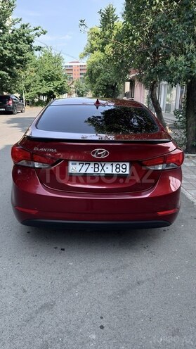 Hyundai Elantra-11