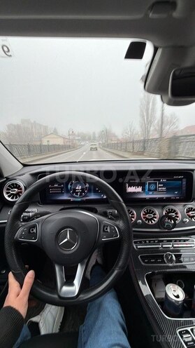 Mercedes E 220 d-3