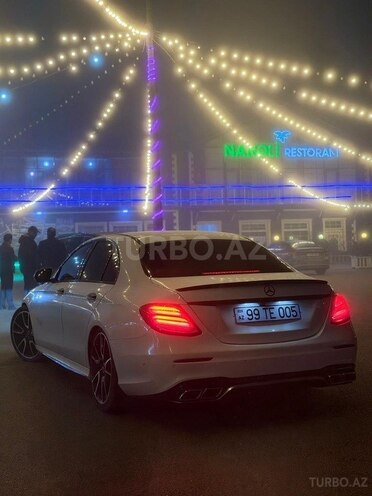 Mercedes E 220 d-6