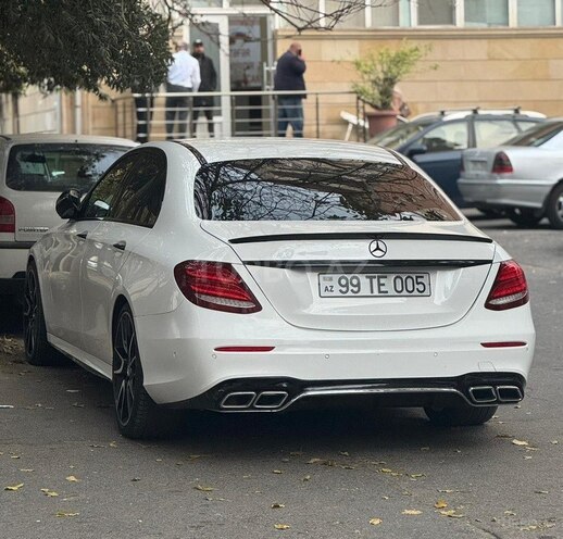 Mercedes E 220 d-4