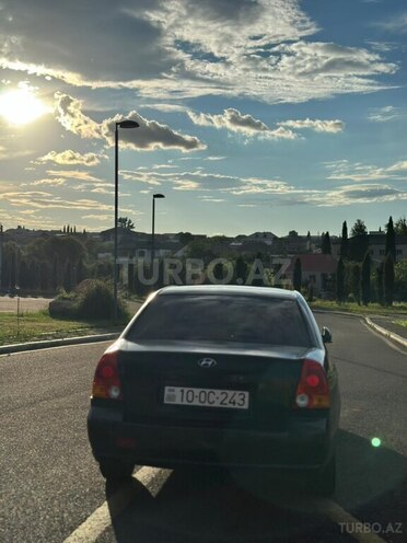 Hyundai Accent-2