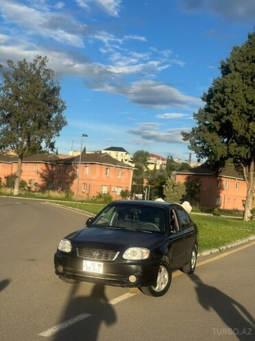 Hyundai Accent-5