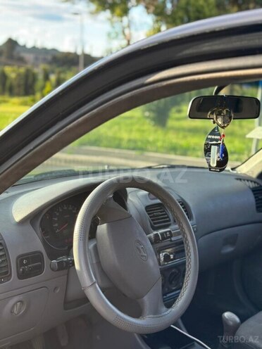 Hyundai Accent-7