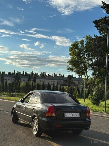 Hyundai Accent-4