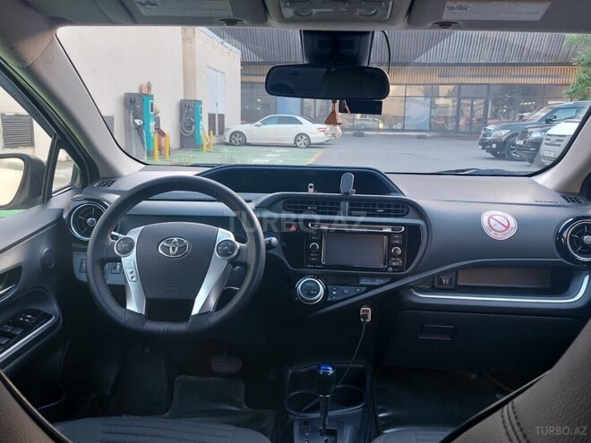 Toyota Prius C-4