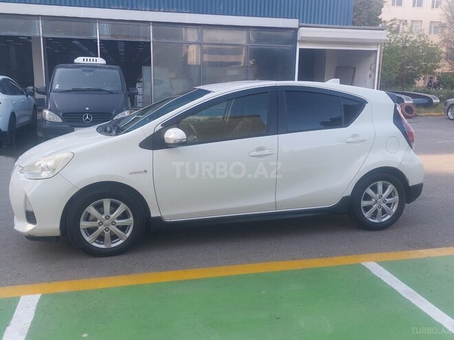 Toyota Prius C-11