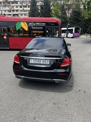 Mercedes E 220 d-4