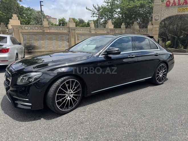 Mercedes E 220 d-3