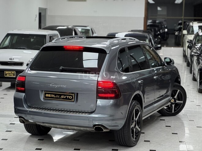 Porsche Cayenne-11