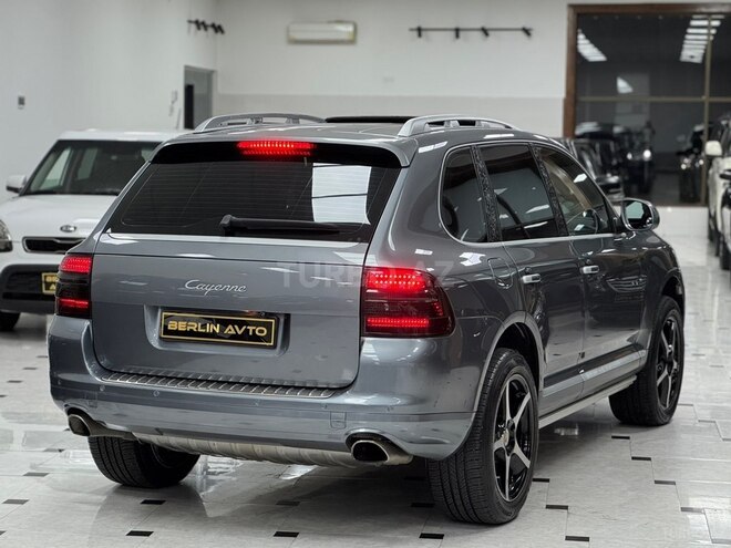 Porsche Cayenne-13