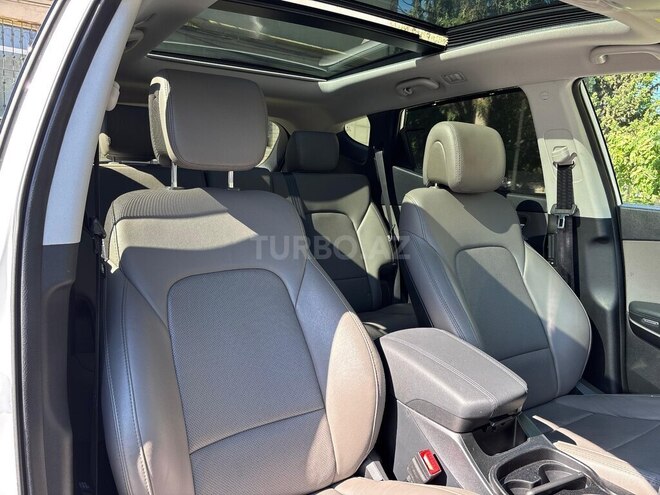 Hyundai Santa Fe-12