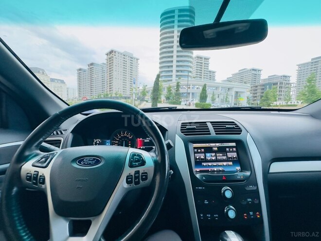 Ford Explorer-12