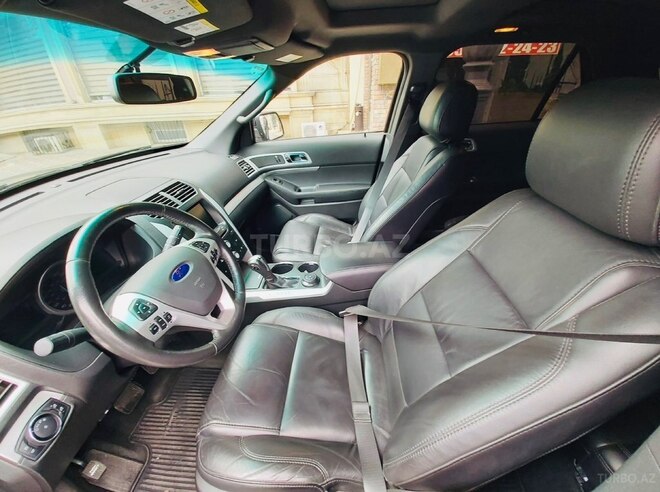 Ford Explorer-13