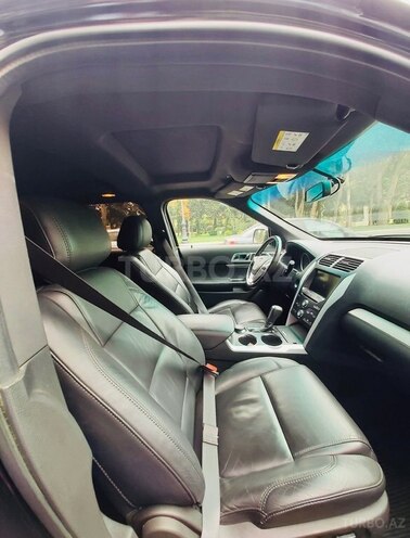 Ford Explorer-15