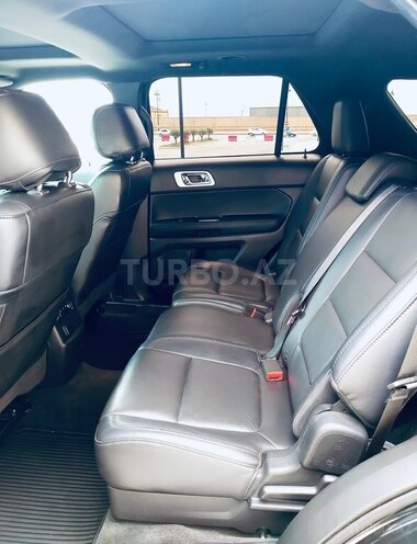 Ford Explorer-16