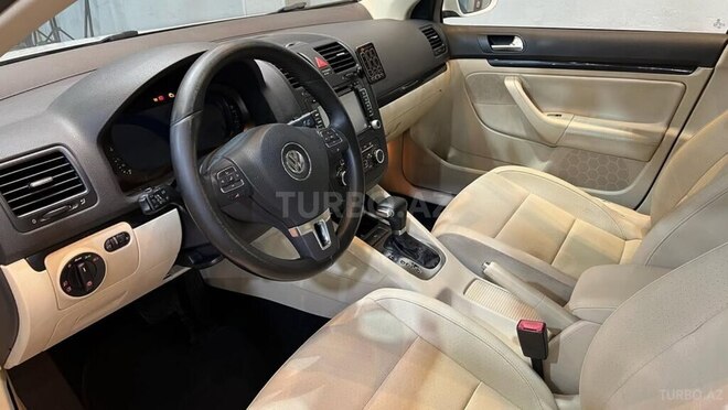 Volkswagen Jetta-10