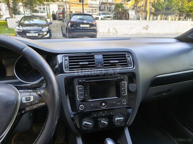 Volkswagen Jetta-8