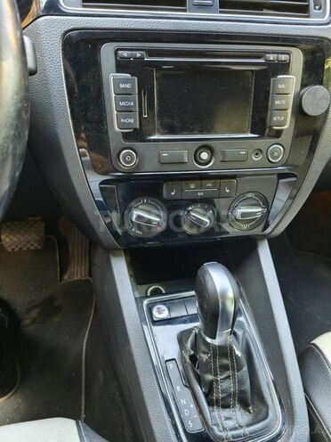 Volkswagen Jetta-9