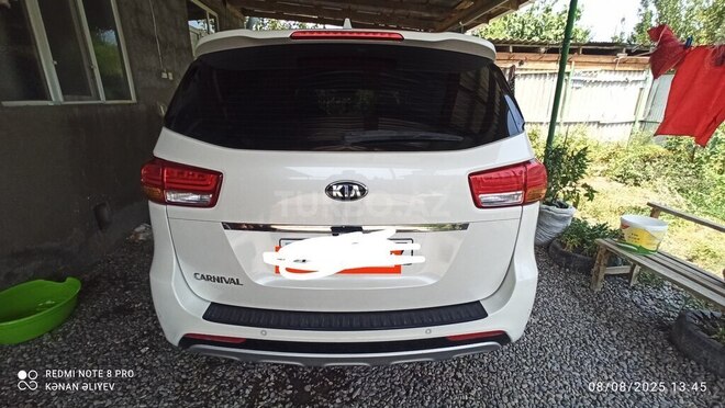 Kia Carnival-2