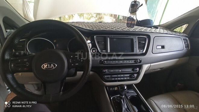 Kia Carnival-4