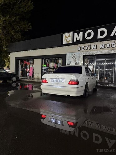 Mercedes E 200-5
