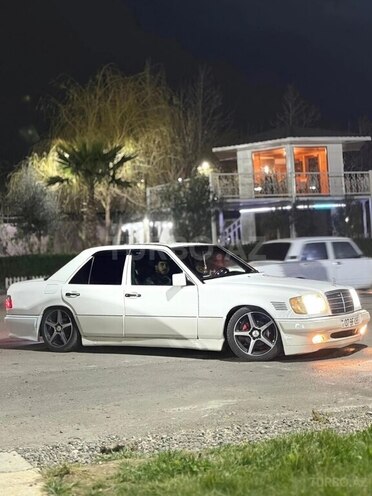 Mercedes E 200-2