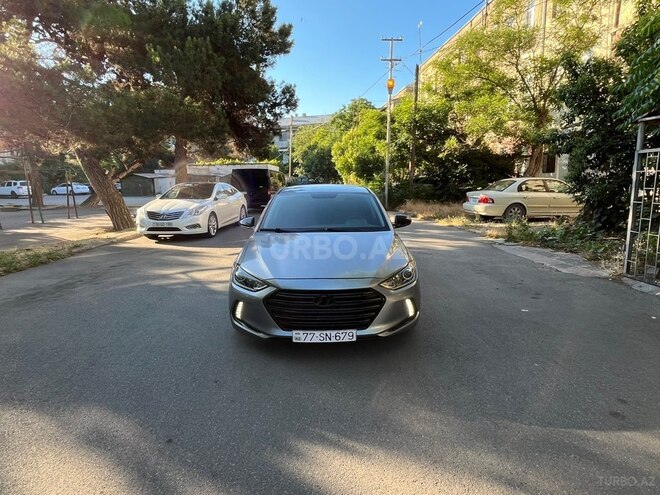 Hyundai Elantra-3