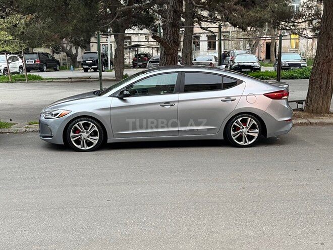 Hyundai Elantra-4