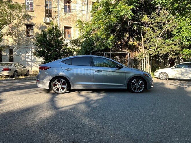 Hyundai Elantra-5