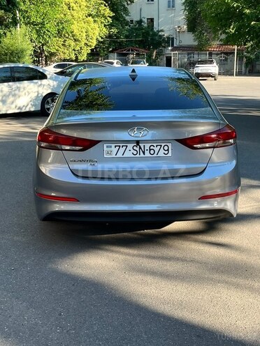Hyundai Elantra-7