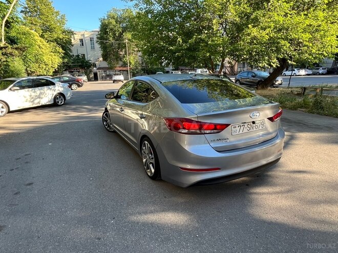 Hyundai Elantra-8