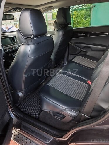 Kia Sorento-12