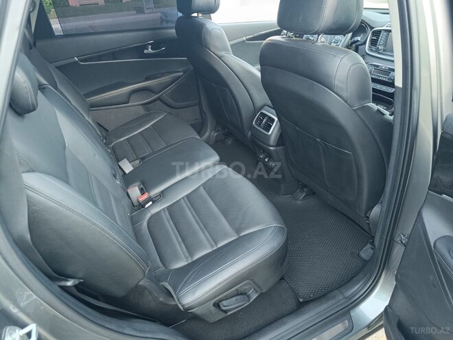Kia Sorento-16