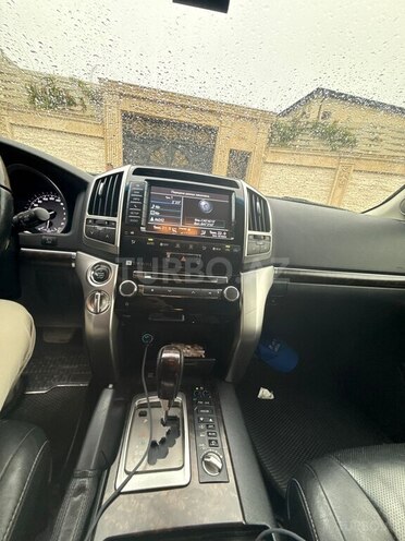 Toyota Land Cruiser-6