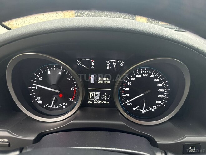 Toyota Land Cruiser-9