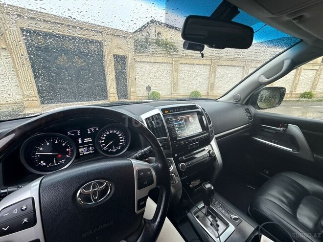 Toyota Land Cruiser-10