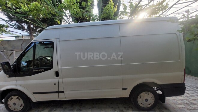 Ford Transit-4