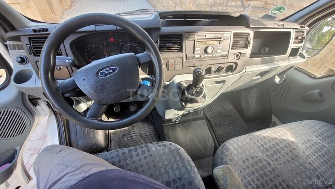 Ford Transit-11