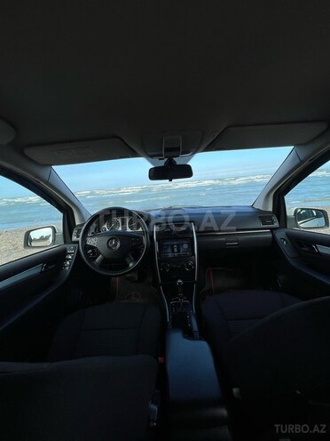 Mercedes B 180-2