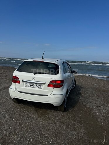 Mercedes B 180-3