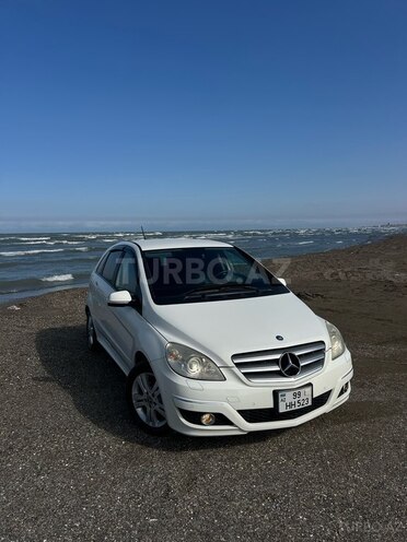 Mercedes B 180-4